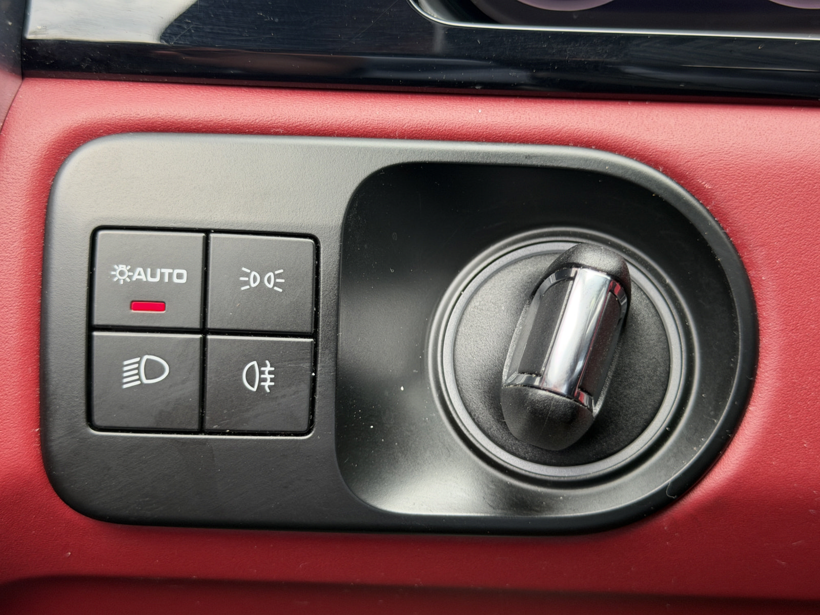 Certified 2022 Porsche Cayenne GTS AWD/4WD image 33