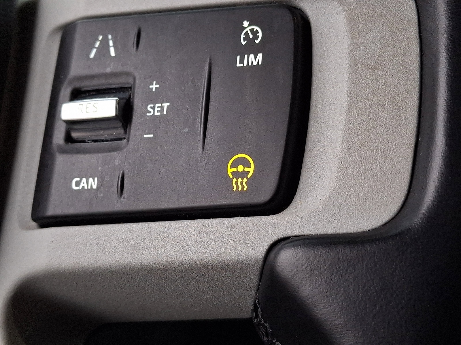 Used 2023 Land Rover Defender 90 S image 26