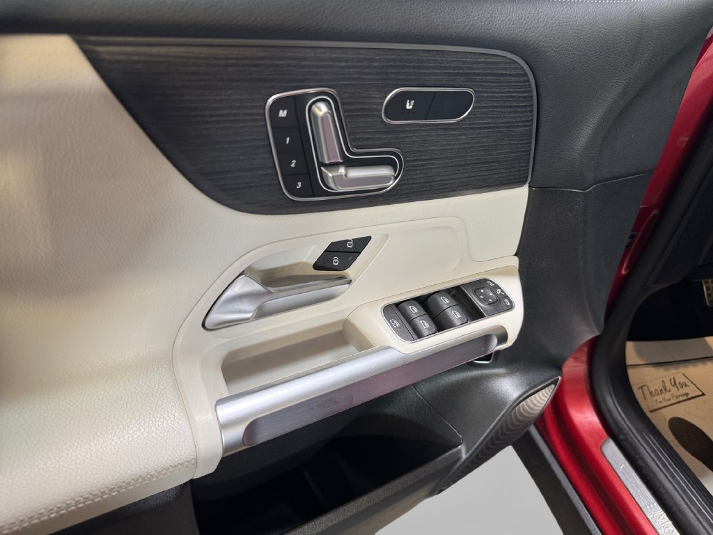 Used 2023 Mercedes-Benz GLB 250 4MATIC image 14
