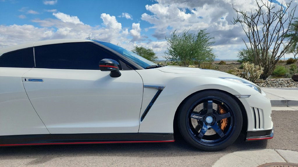 Used 2015 Nissan GT-R NISMO AWD/4WD image 8