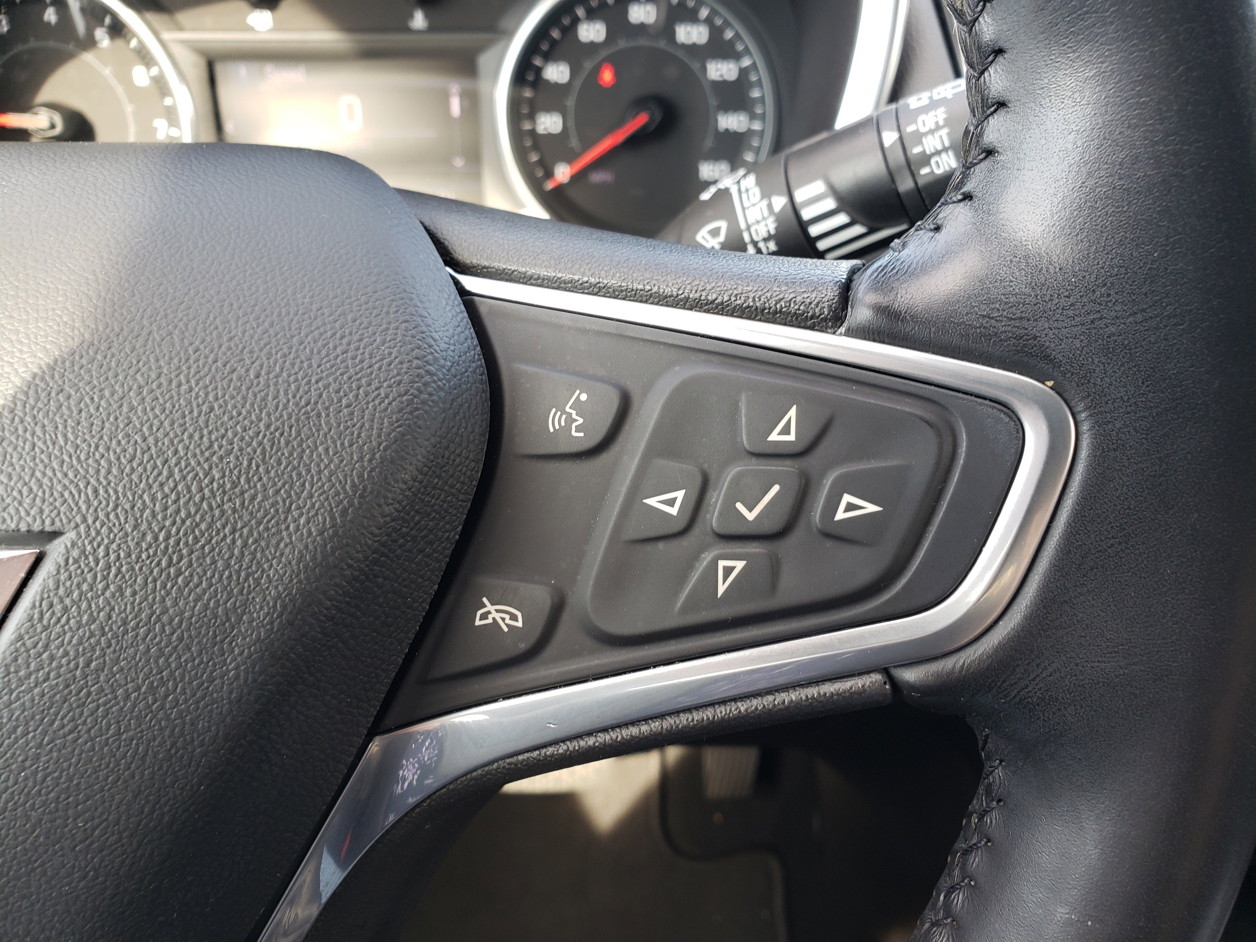 Used 2022 Chevrolet Equinox LT w/ Driver Convenience Package image 17