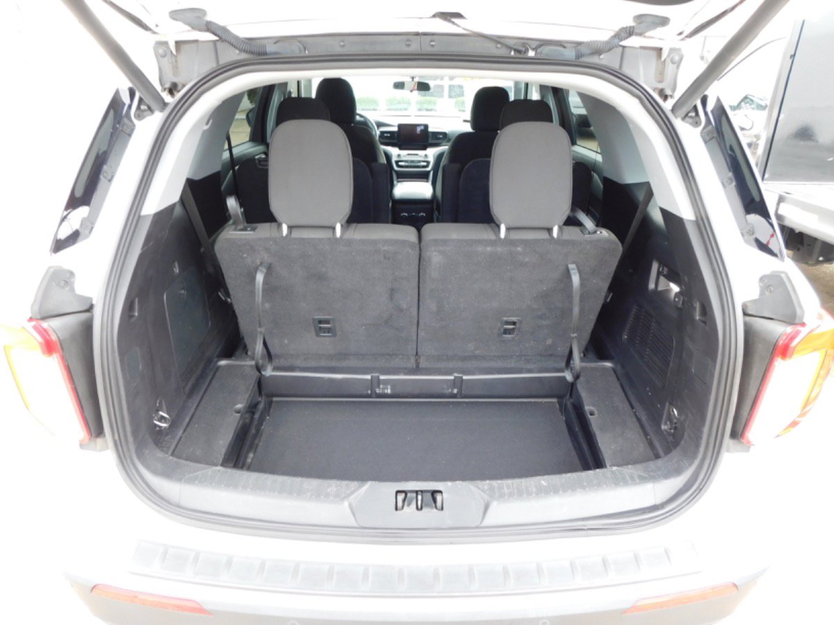 Used 2021 Ford Explorer XLT image 32