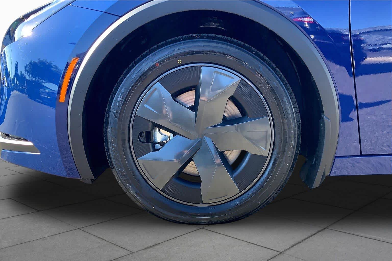 New 2026 Toyota Prius Plug-In Hybrid FWD image 11