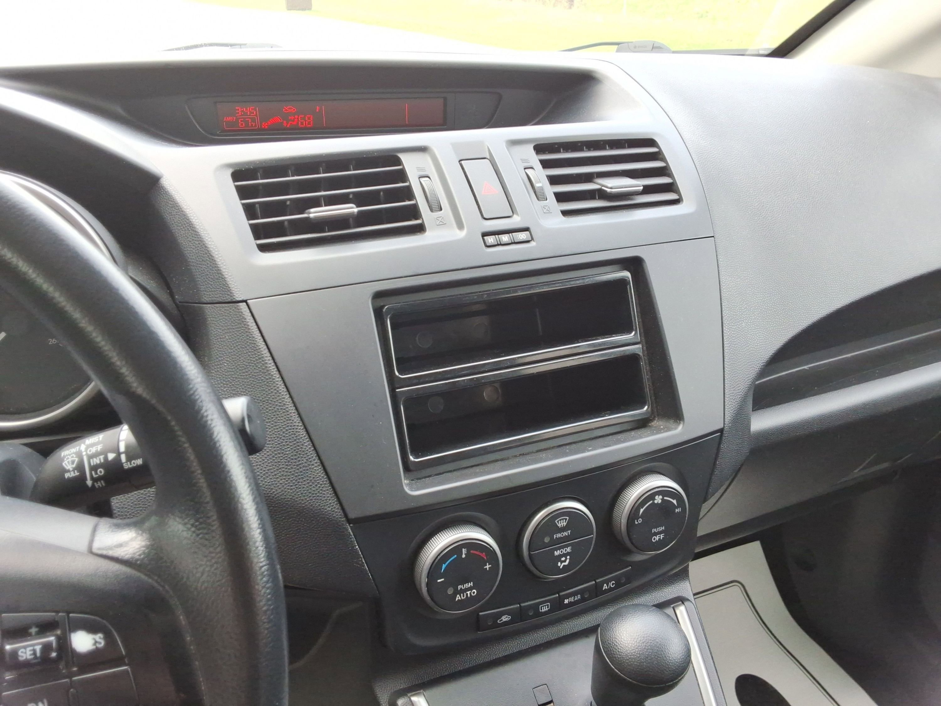 Used 2013 MAZDA MAZDA5 Sport image 15