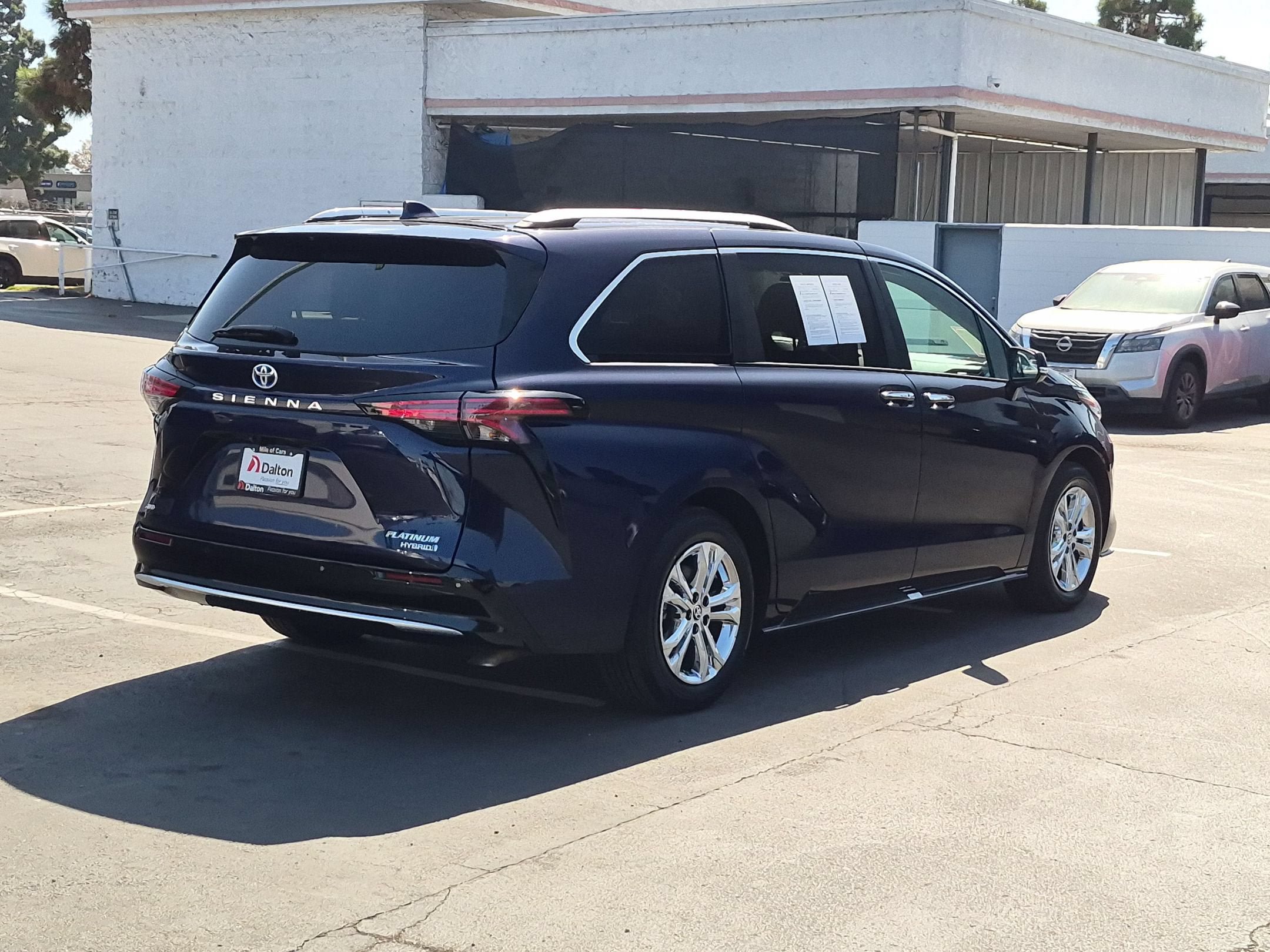 Used 2023 Toyota Sienna Platinum AWD/4WD image 8