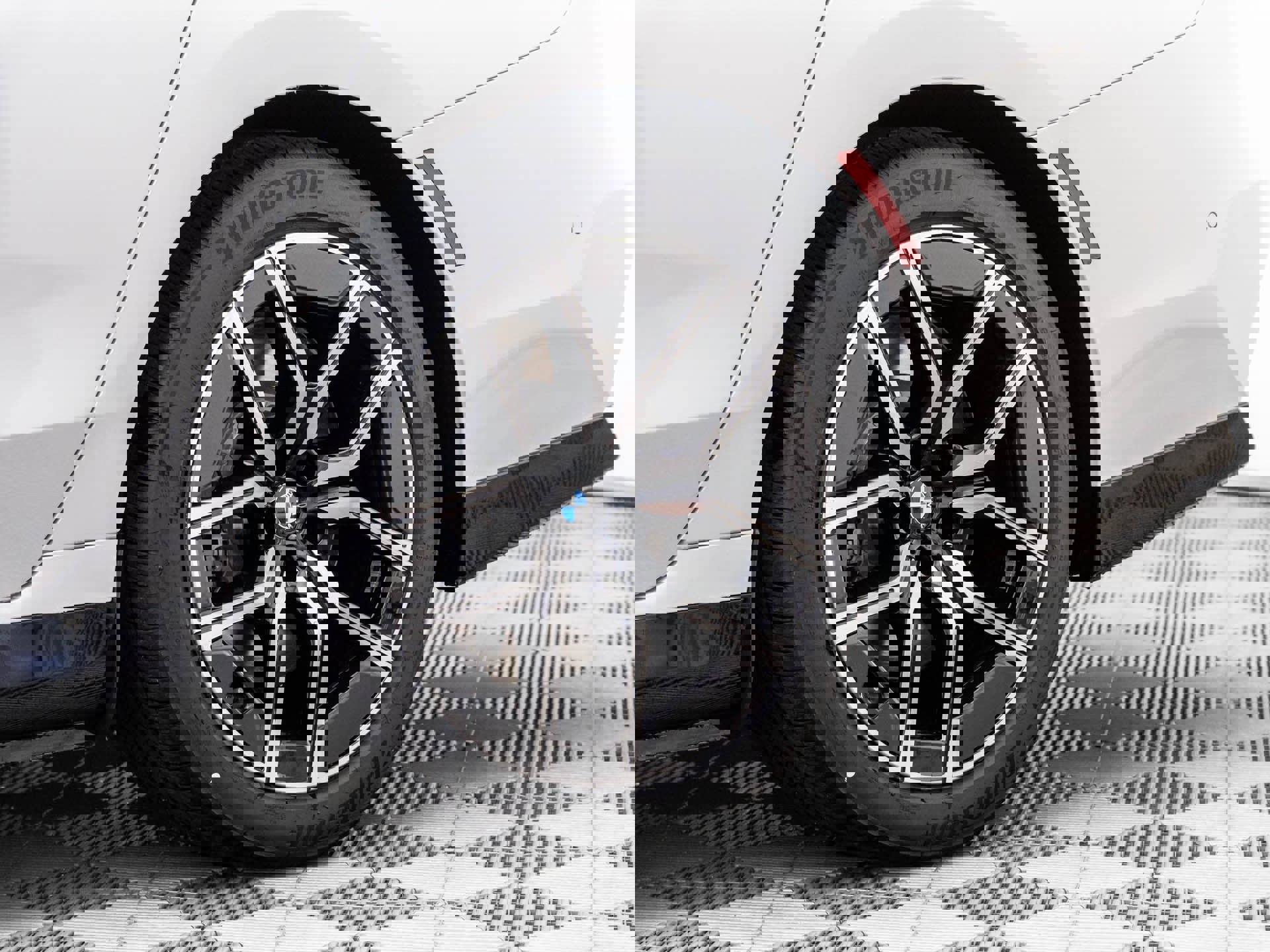 New 2025 BMW 750e xDrive image 35