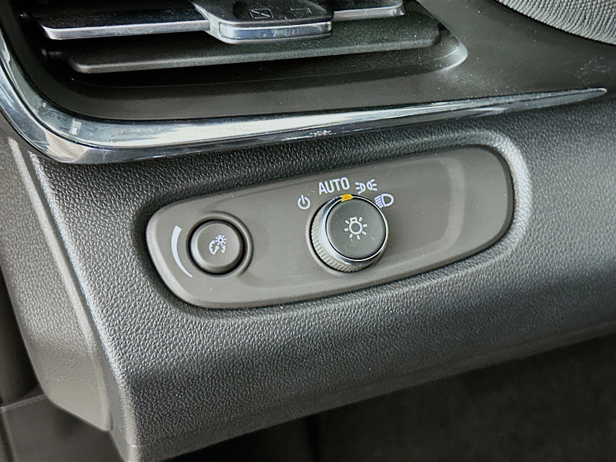 Used 2025 Buick Envista Preferred image 16