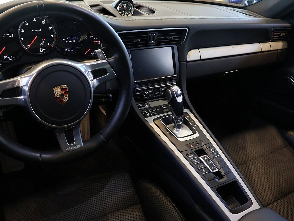 Used 2014 Porsche 911 Turbo S image 44