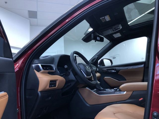 New 2026 Toyota Highlander Platinum image 10