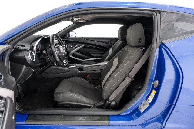 Used 2021 Chevrolet Camaro LT w/ Technology Package RWD image 28