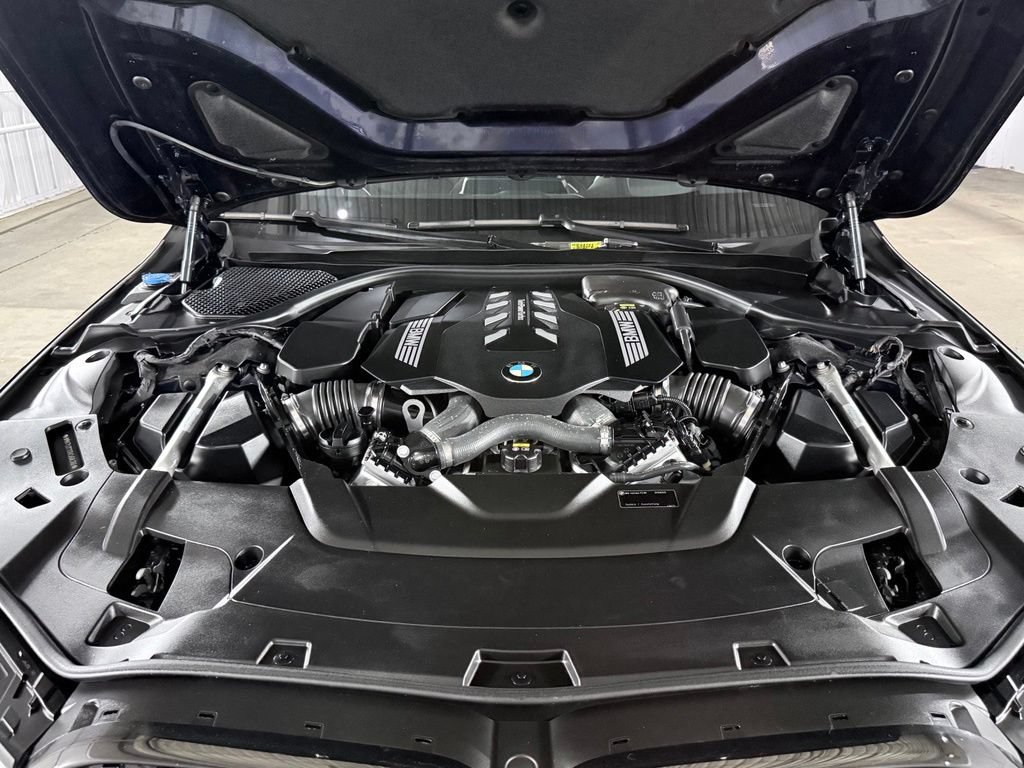 Used 2022 BMW 750Li xDrive AWD/4WD image 55