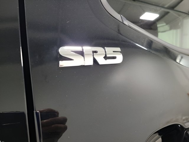 Used 2021 Toyota Tacoma SR5 AWD/4WD image 11
