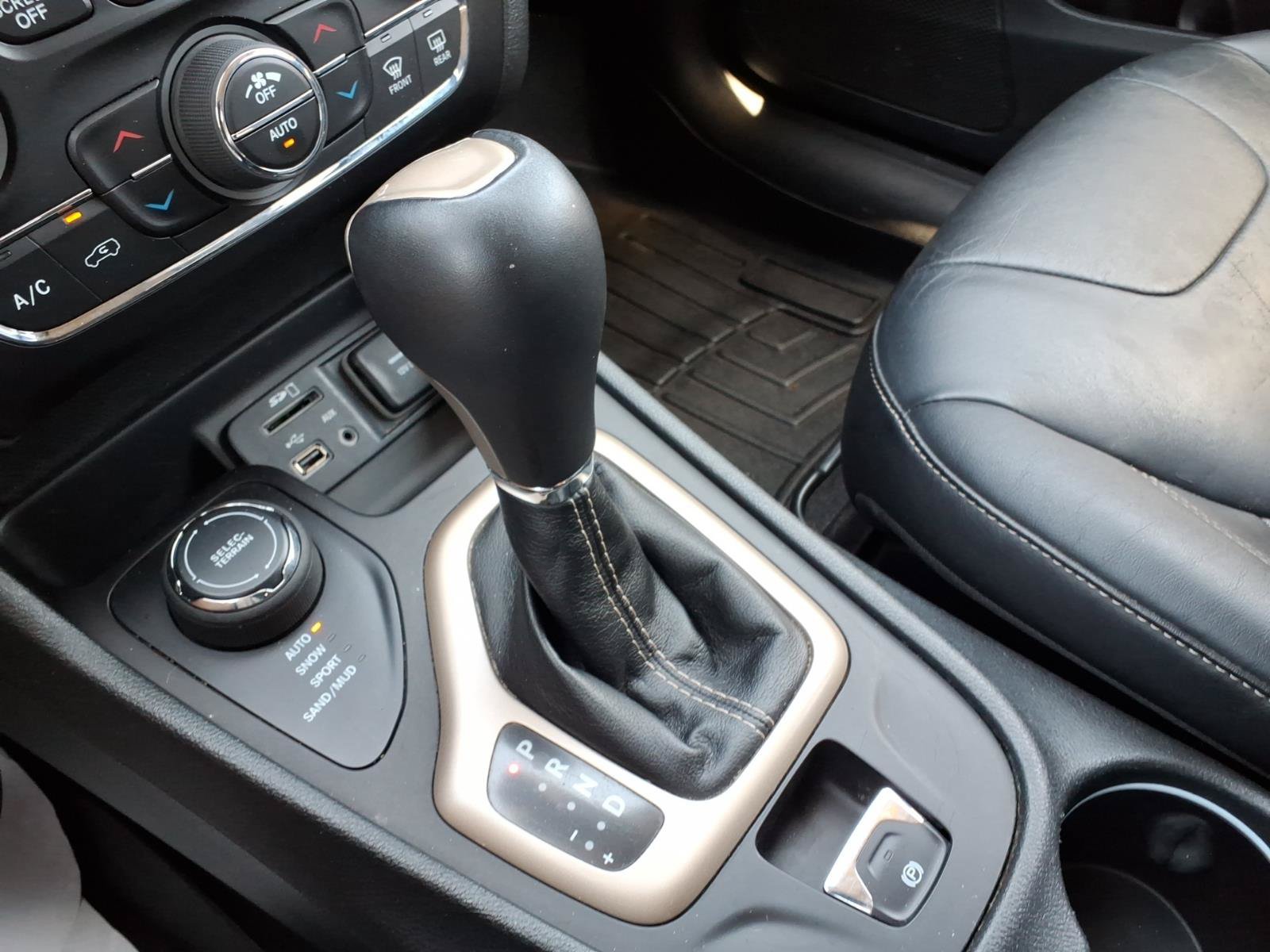 Used 2014 Jeep Cherokee Limited AWD/4WD image 22