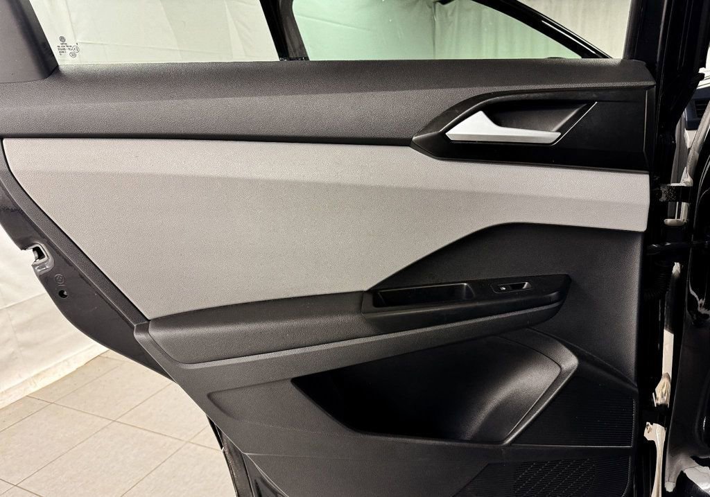 Used 2022 Volkswagen Taos SE image 15