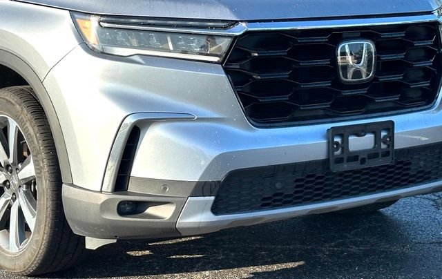 Used 2025 Honda Pilot Touring image 3
