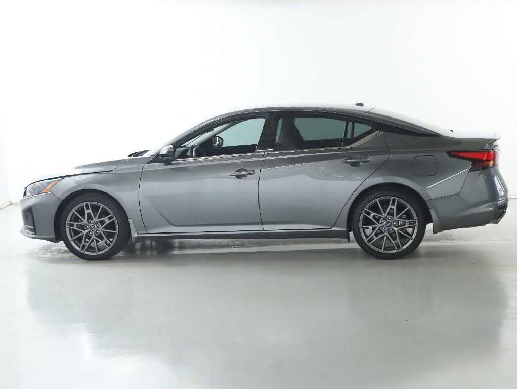Certified 2024 Nissan Altima 2.0 SR FWD image 40