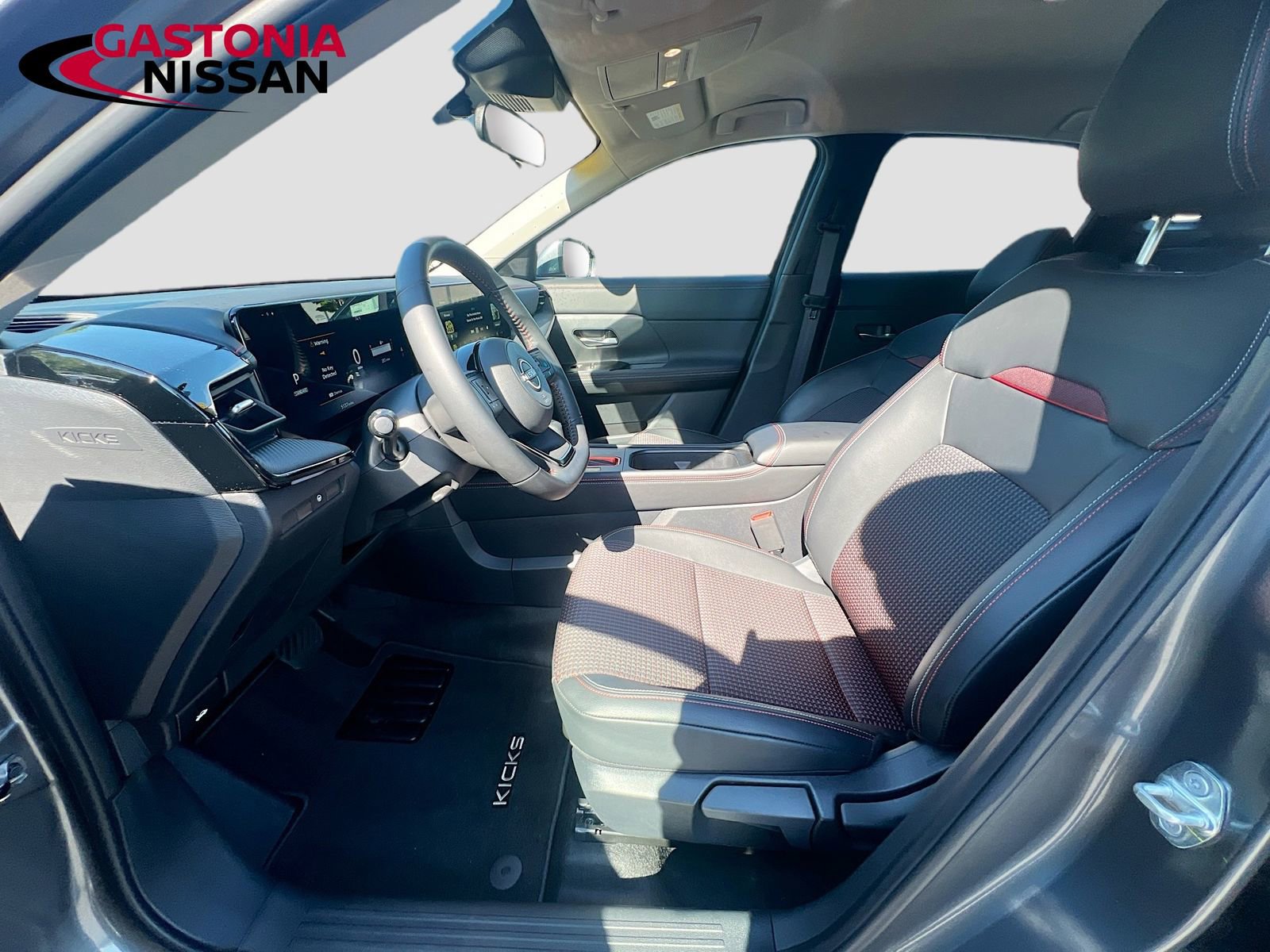 Used 2025 Nissan Kicks SR image 26