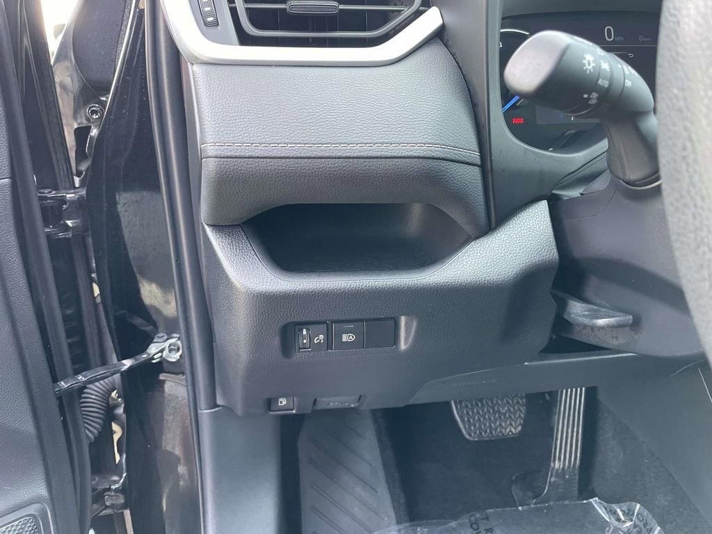 Used 2024 Toyota RAV4 AWD Hybrid image 30