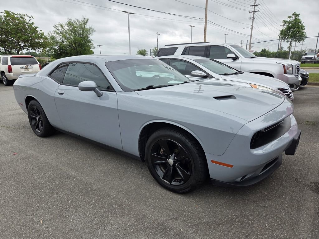 Used 2021 Dodge Challenger SXT w/ Driver Convenience Group RWD image 2
