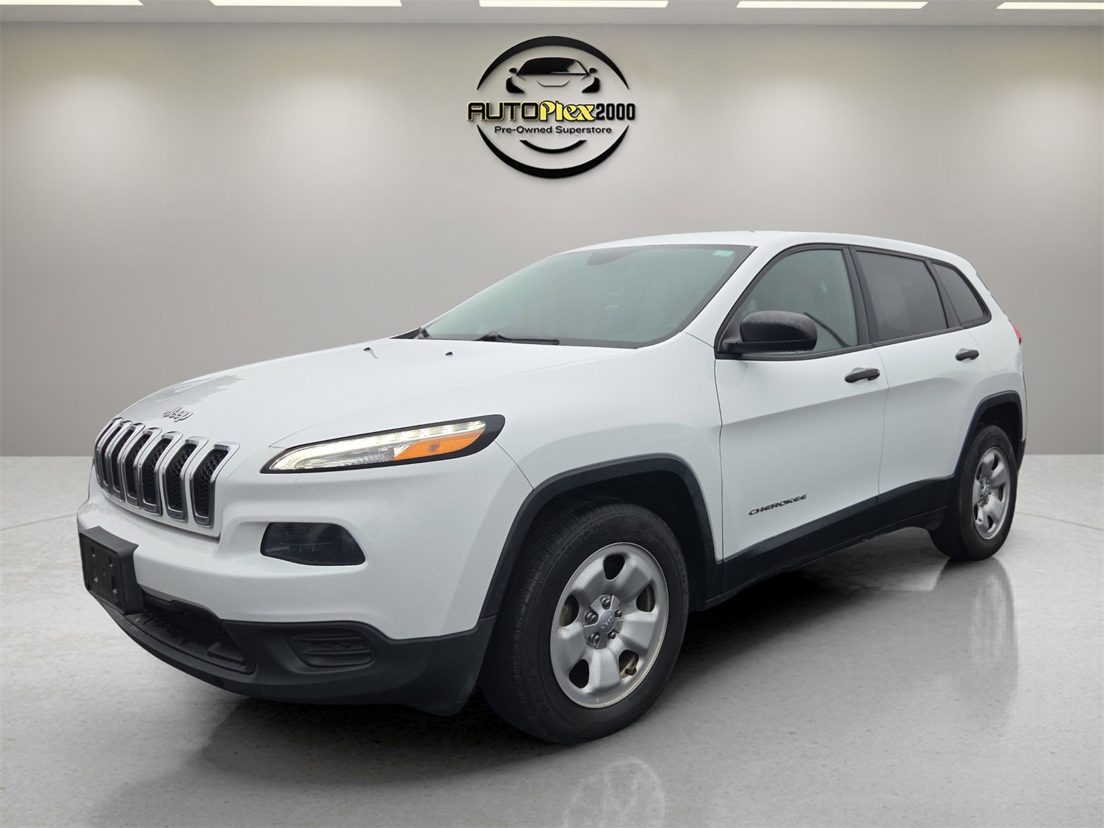 Used 2016 Jeep Cherokee Sport image 3