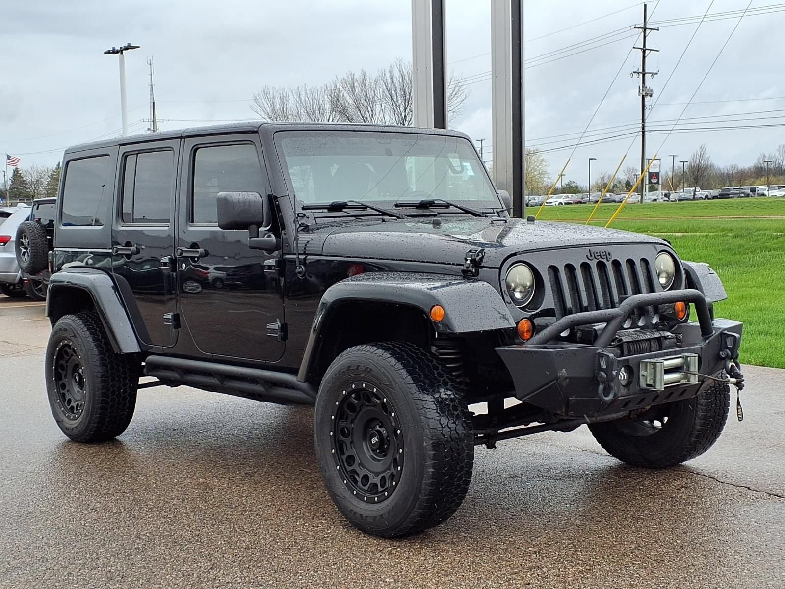 Used 2013 Jeep Wrangler Unlimited Sahara w/ Connectivity Group AWD/4WD image 3
