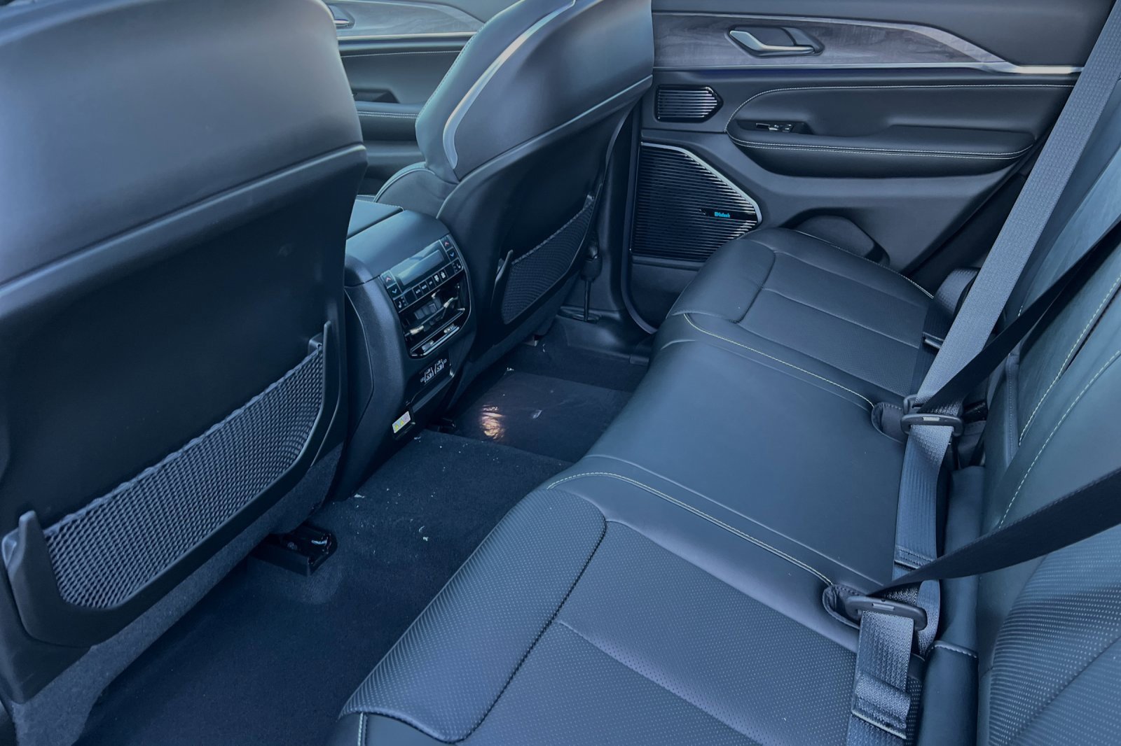 New 2024 Jeep Grand Cherokee Overland w/ Luxury Tech Group IV image 10