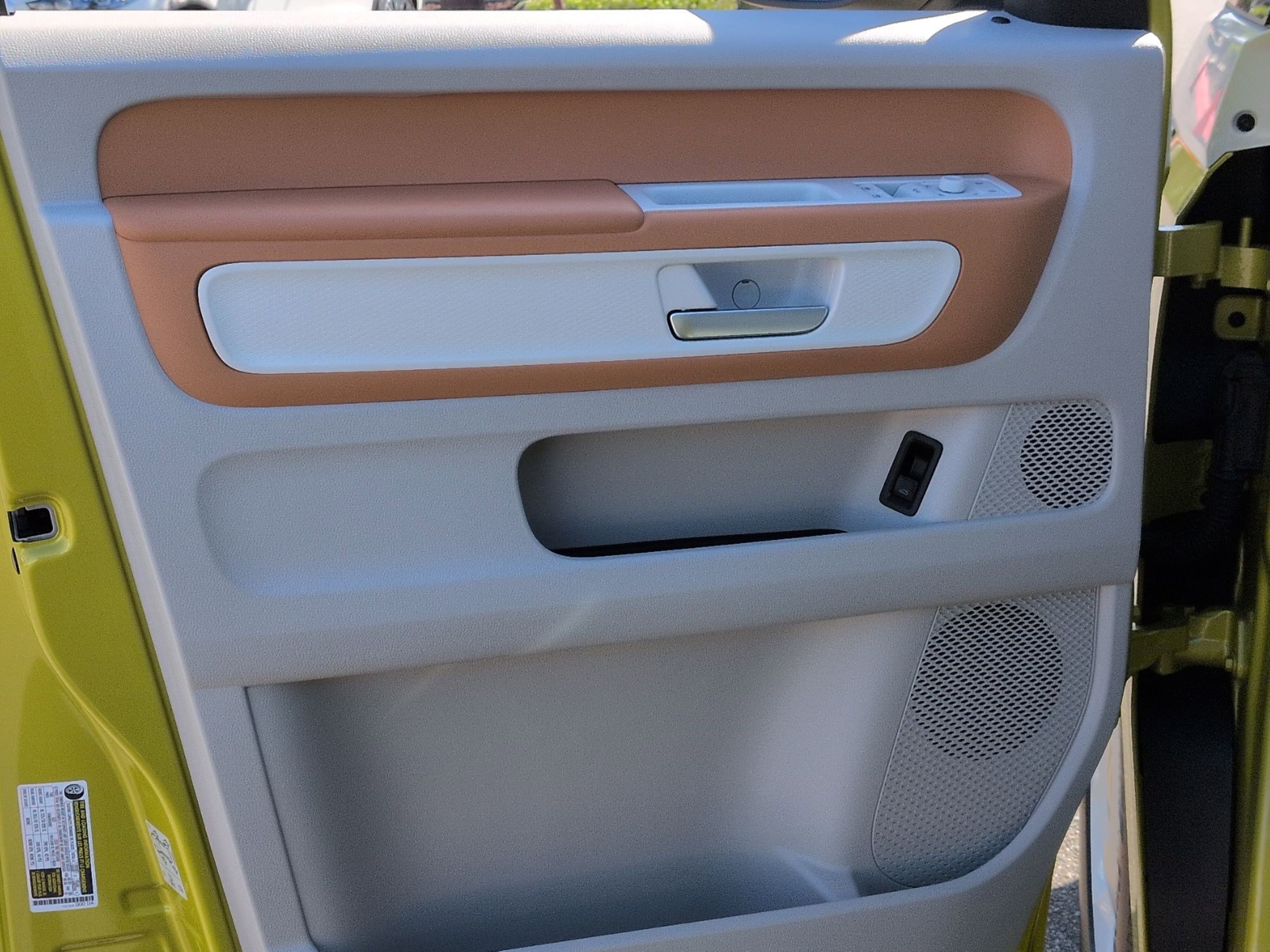 Used 2025 Volkswagen ID. Buzz 1st Edition image 14