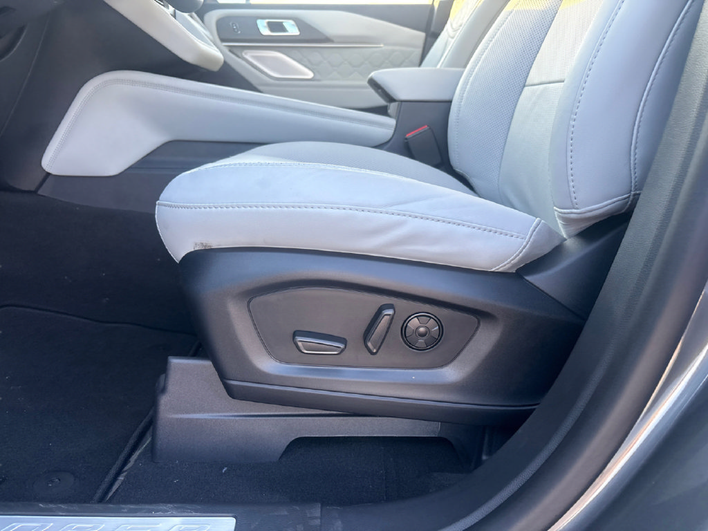 New 2026 Ford Explorer Platinum w/ LUX Leather Package AWD/4WD image 16