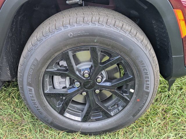 New 2025 Jeep Grand Cherokee L Laredo image 12