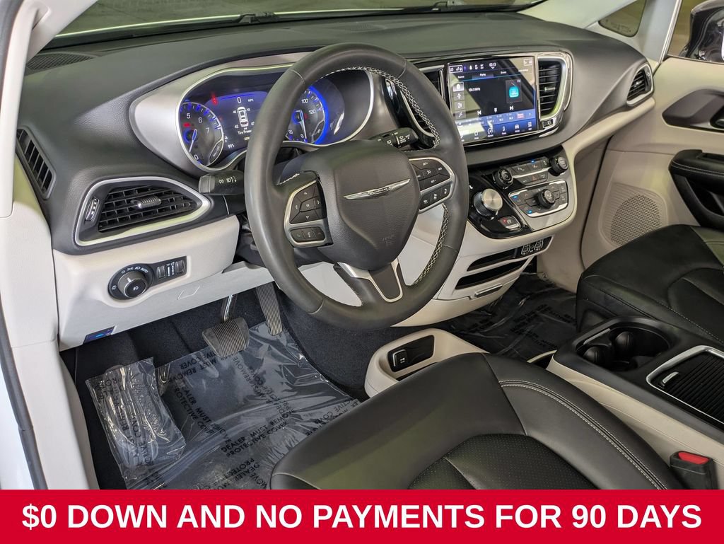 Used 2024 Chrysler Pacifica Touring-L FWD image 14
