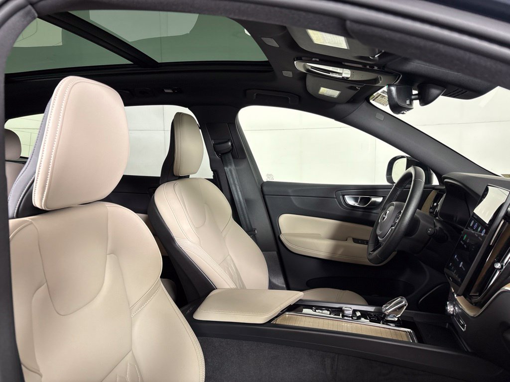 Used 2026 Volvo XC60 B5 Plus AWD/4WD image 18