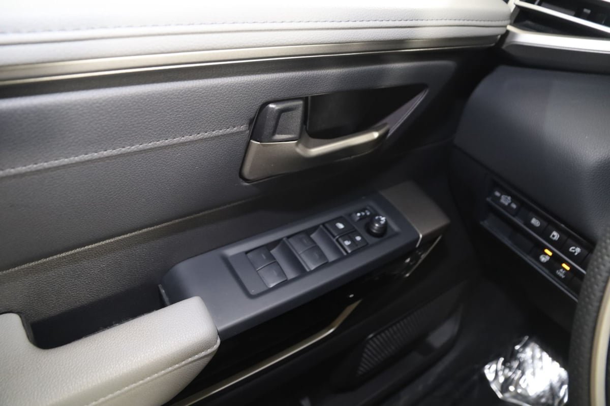 Used 2025 Toyota Tundra Limited AWD/4WD image 31