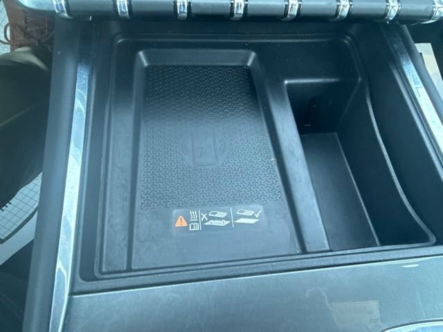 Certified 2025 GMC Acadia Elevation FWD image 17