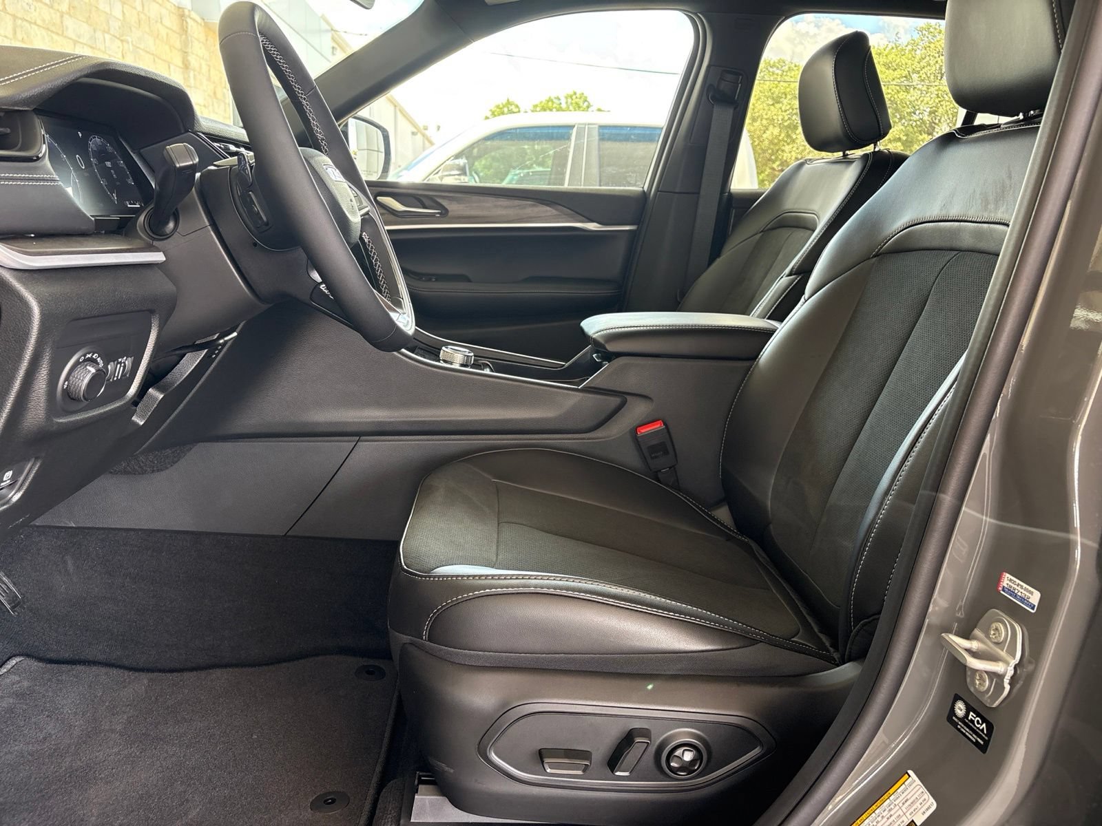 New 2027 Jeep Grand Cherokee Altitude AWD/4WD image 13