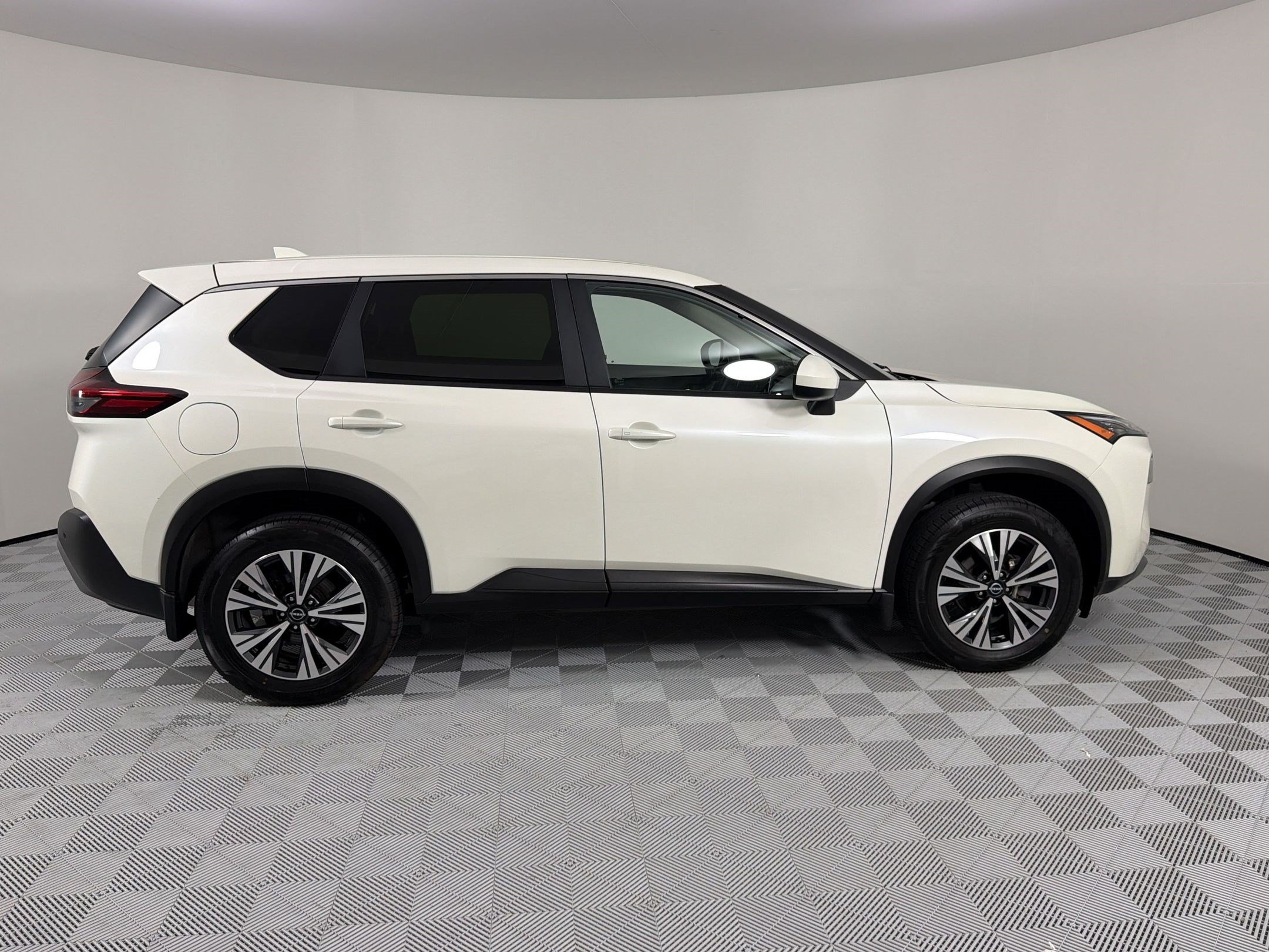Used 2023 Nissan Rogue SV AWD/4WD image 8