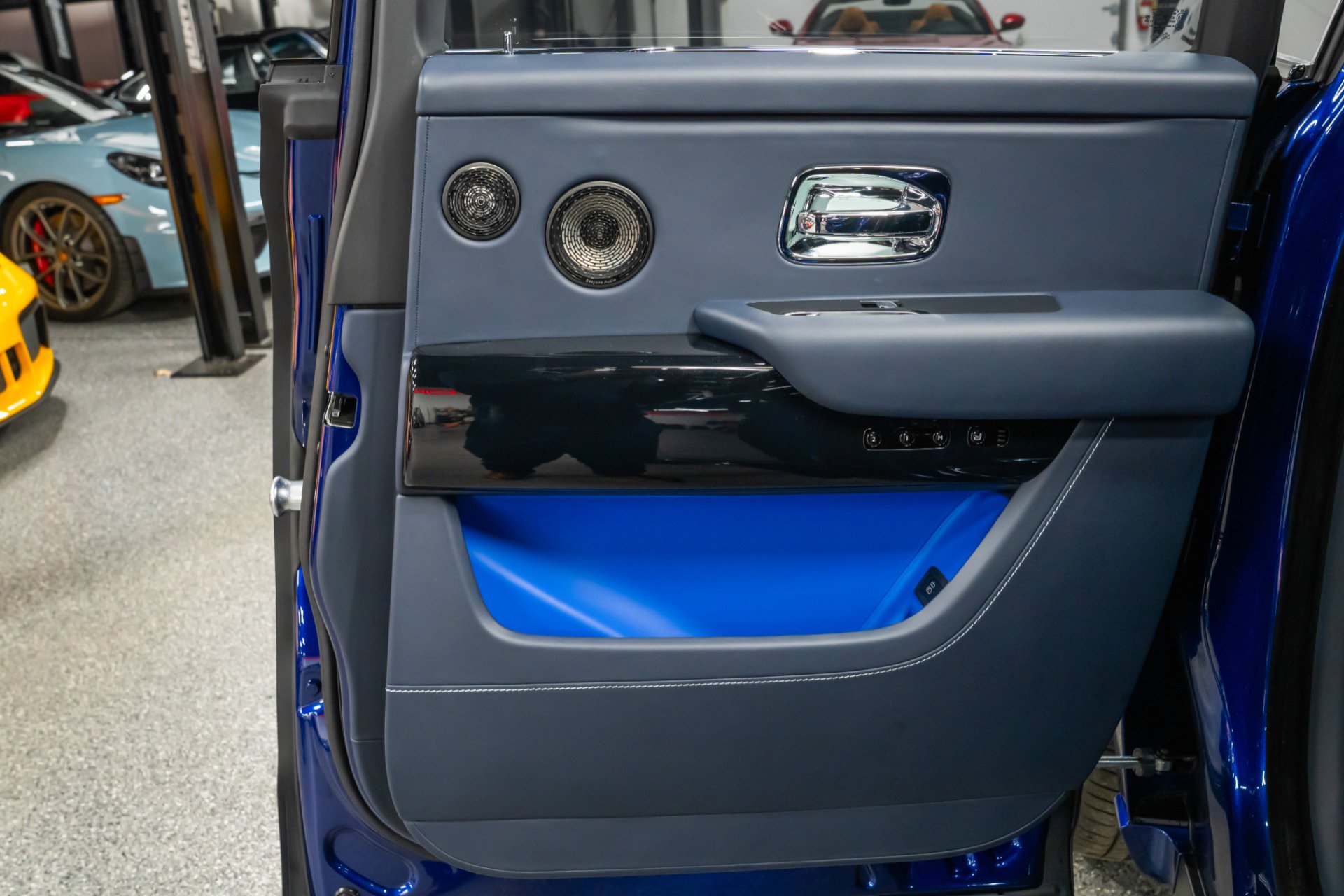 Used 2024 Rolls-Royce Cullinan Black Badge image 45