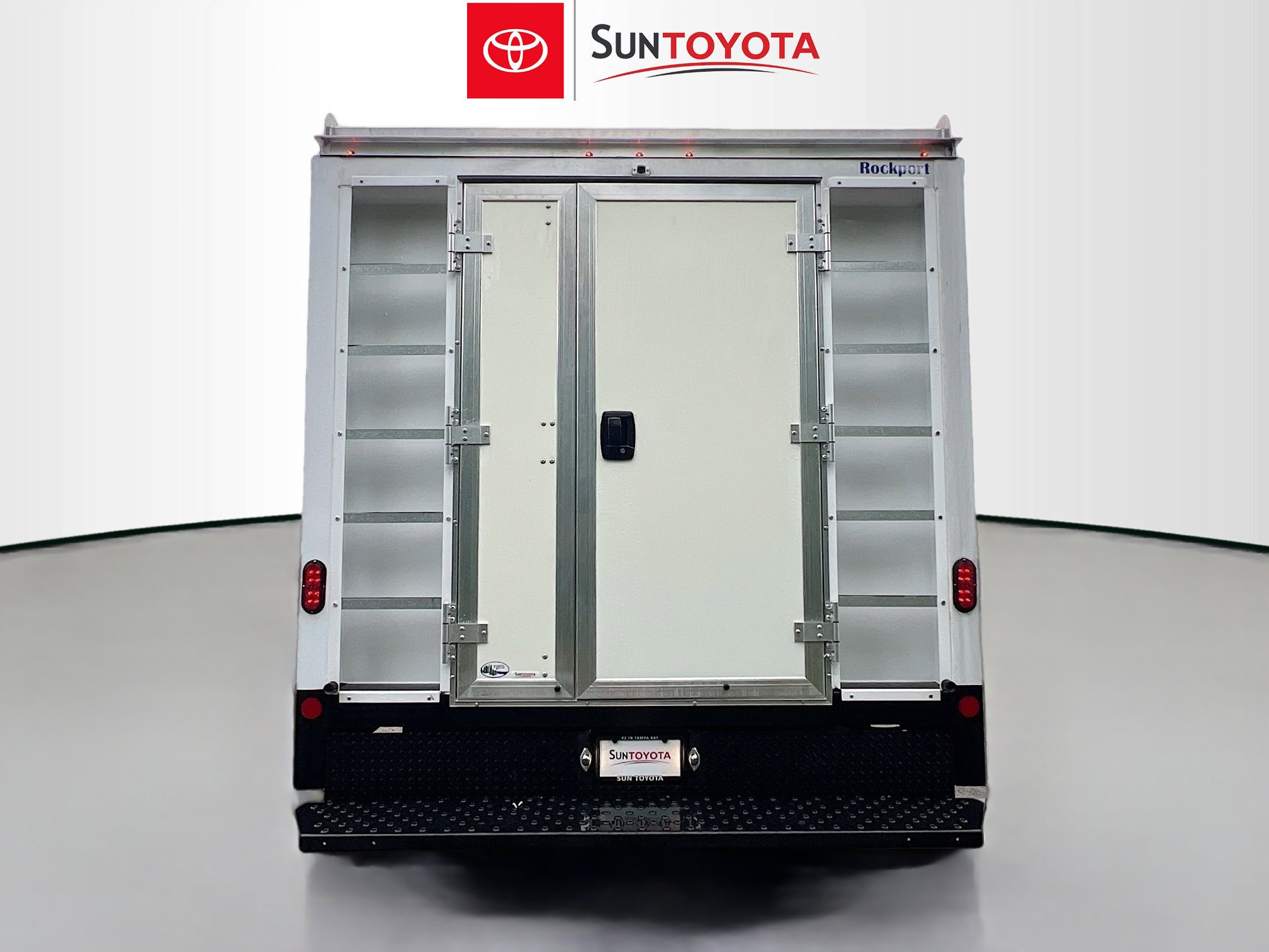 Used 2022 Chevrolet Express 3500 w/ Power Convenience Package image 5