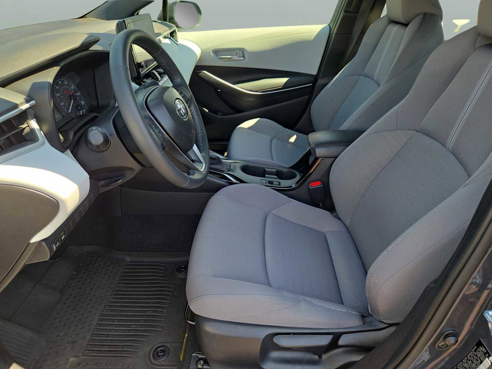 Used 2025 Toyota Corolla SE FWD image 19