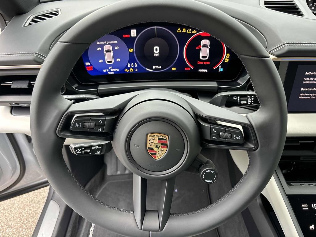 Used 2025 Porsche Macan 4 Electric image 27