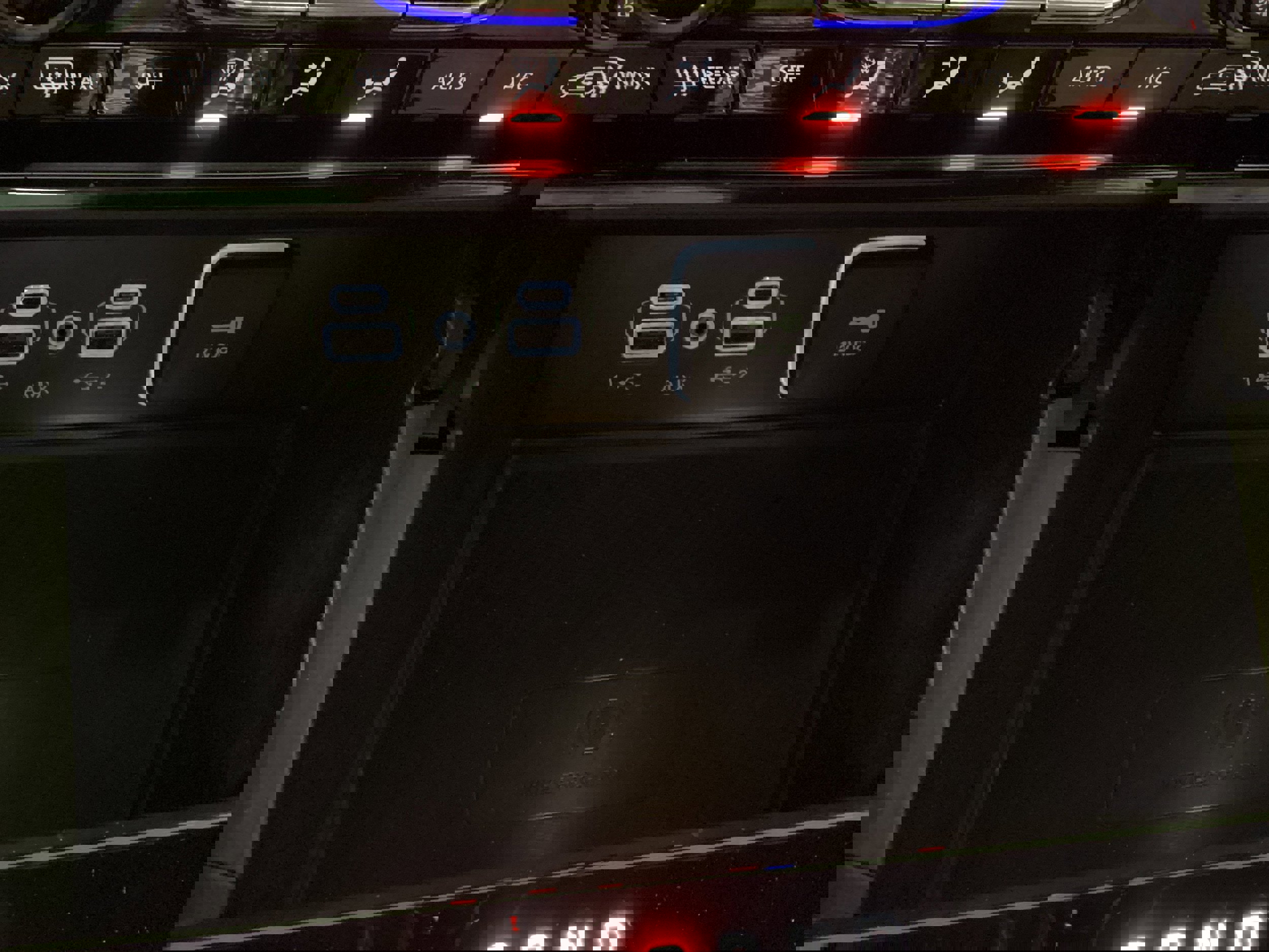 Used 2024 Jeep Grand Cherokee Limited w/ Luxury Tech Group II image 37