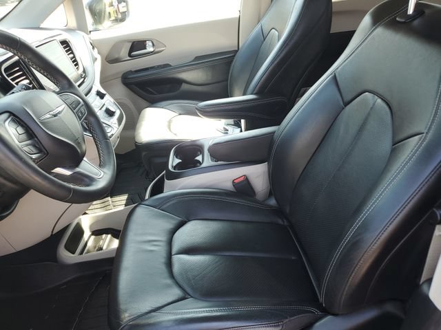Used 2022 Chrysler Pacifica Touring-L FWD image 15