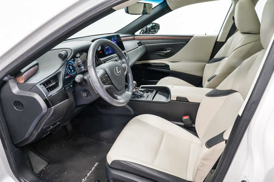 Used 2024 Lexus ES 300h w/ Premium Package FWD image 18