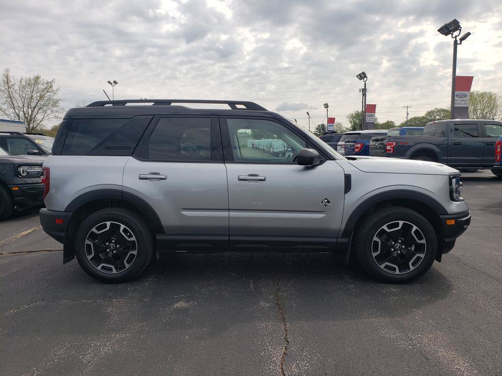 Used 2023 Ford Bronco Sport Outer Banks w/ Tech Package AWD/4WD image 2