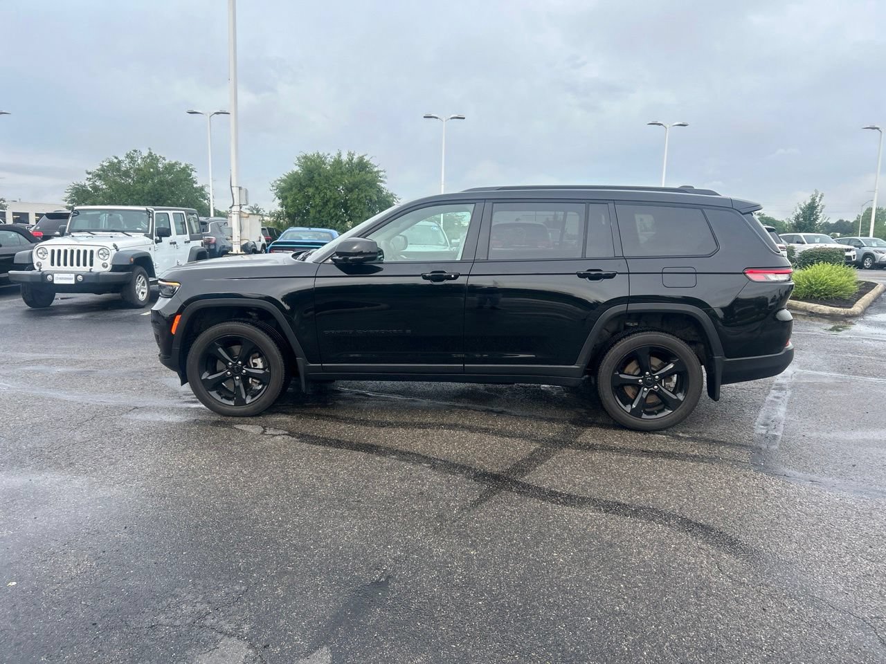 Used 2025 Jeep Grand Cherokee L Altitude AWD/4WD image 6