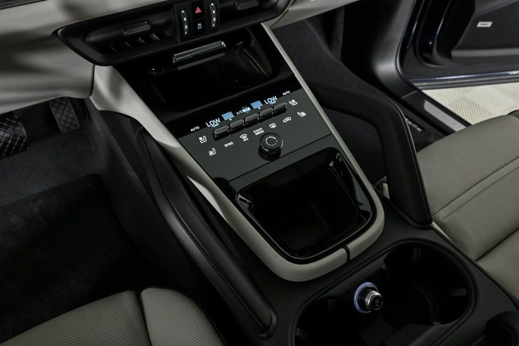 Certified 2025 Porsche Cayenne Coupe image 18