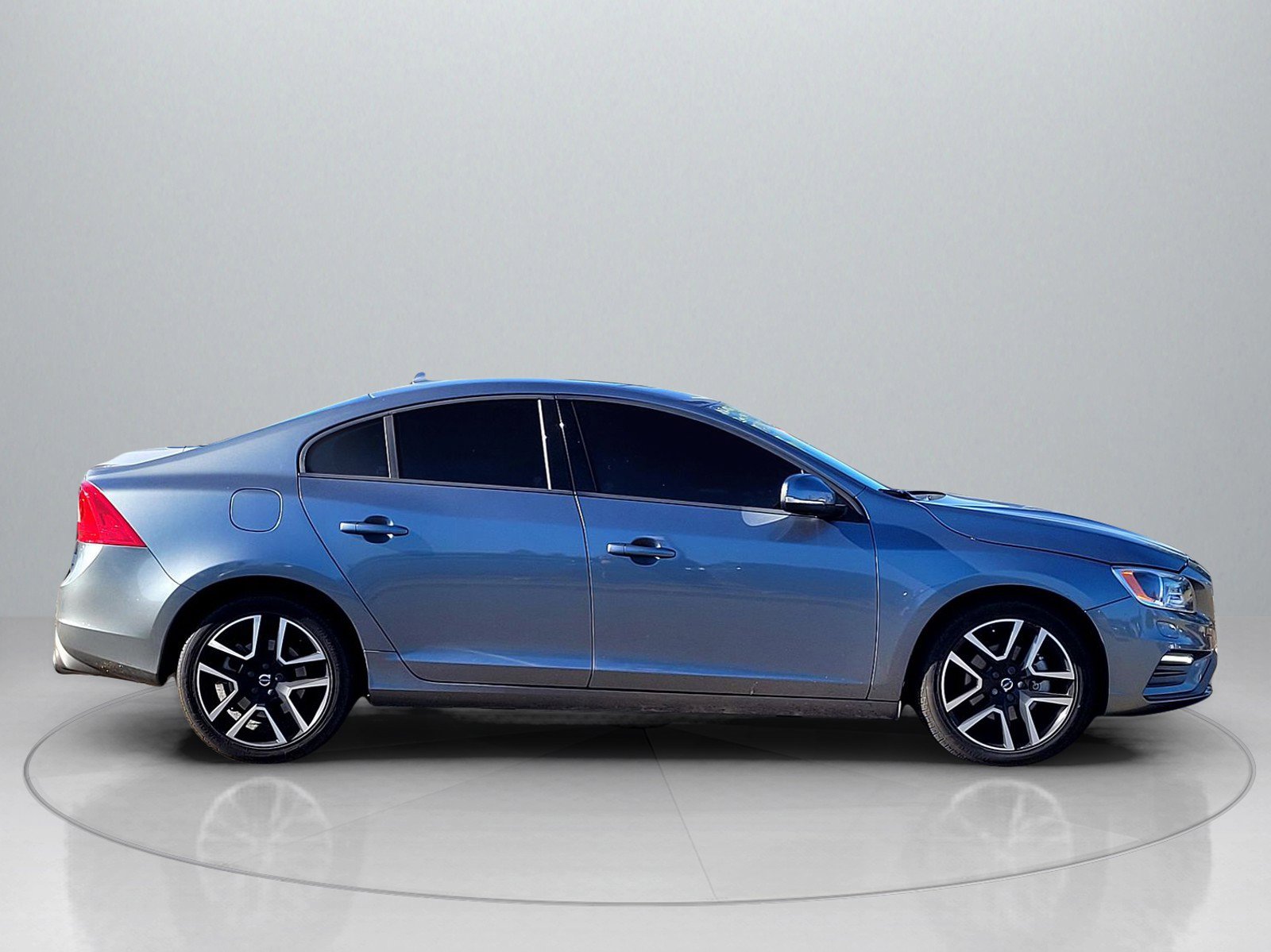 Used 2017 Volvo S60 T5 Dynamic image 9