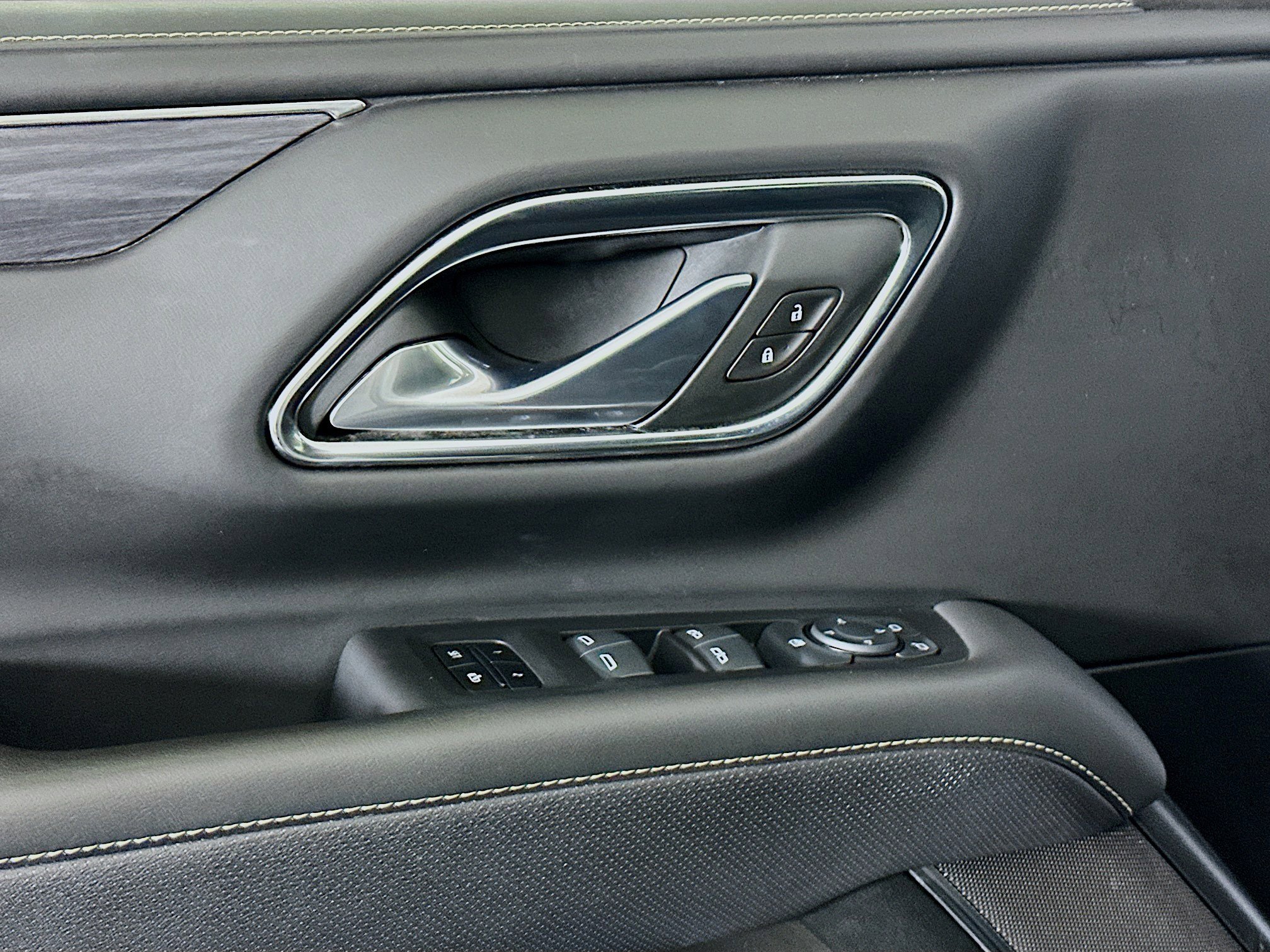 Used 2024 GMC Yukon SLT image 15