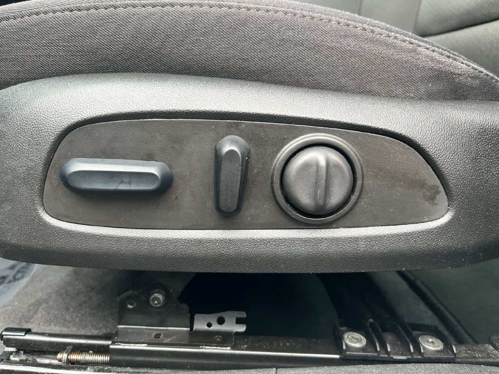 Used 2023 Chevrolet Malibu LT FWD image 16