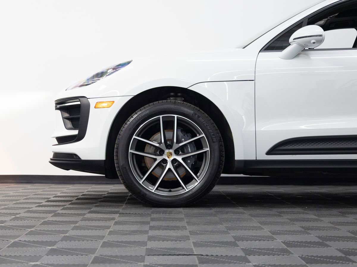 Certified 2025 Porsche Macan image 6