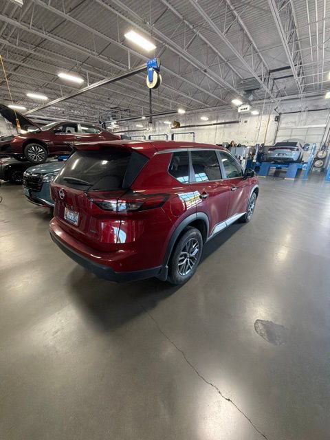 Used 2025 Nissan Rogue S AWD/4WD image 8